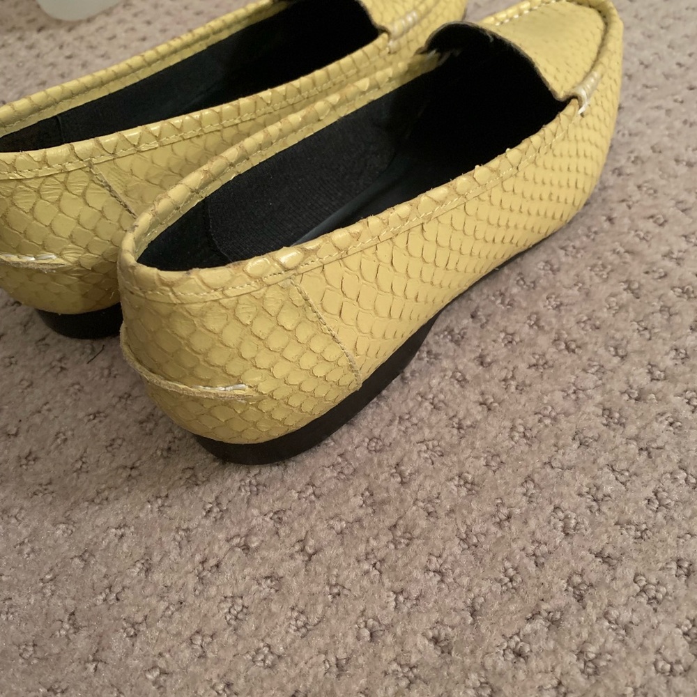 9 west yellow loafers size 6